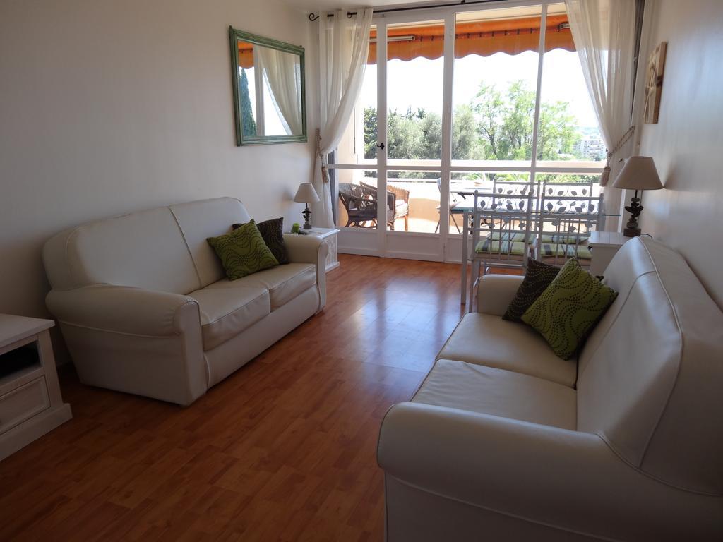 2 Bedroom Modern Apartment In Antibes With Sea View Номер фото