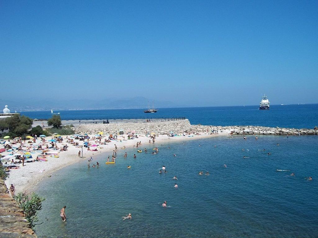 2 Bedroom Modern Apartment In Antibes With Sea View Екстер'єр фото